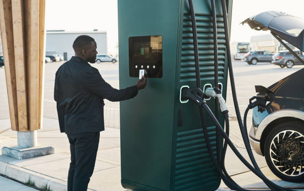 Lucid Gravity's Booster Tech Lets 926V Charging Happen Even on 500V Stations